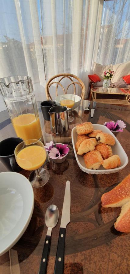 Appartement Entier Au Dessus De Villa, Climatisation Reversible Poele A Bois Tres Chaleureux , Wi Fi Parking Privee Gratuit Situation 500 M, Plage Et Centre Ville ซานารี-ซูร์-แมร์ ภายนอก รูปภาพ