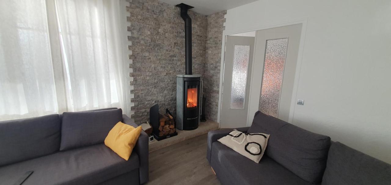 Appartement Entier Au Dessus De Villa, Climatisation Reversible Poele A Bois Tres Chaleureux , Wi Fi Parking Privee Gratuit Situation 500 M, Plage Et Centre Ville ซานารี-ซูร์-แมร์ ภายนอก รูปภาพ